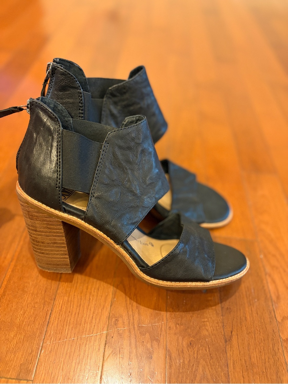 Sofft | Women's Black Open-Toe Block Heel Sandals